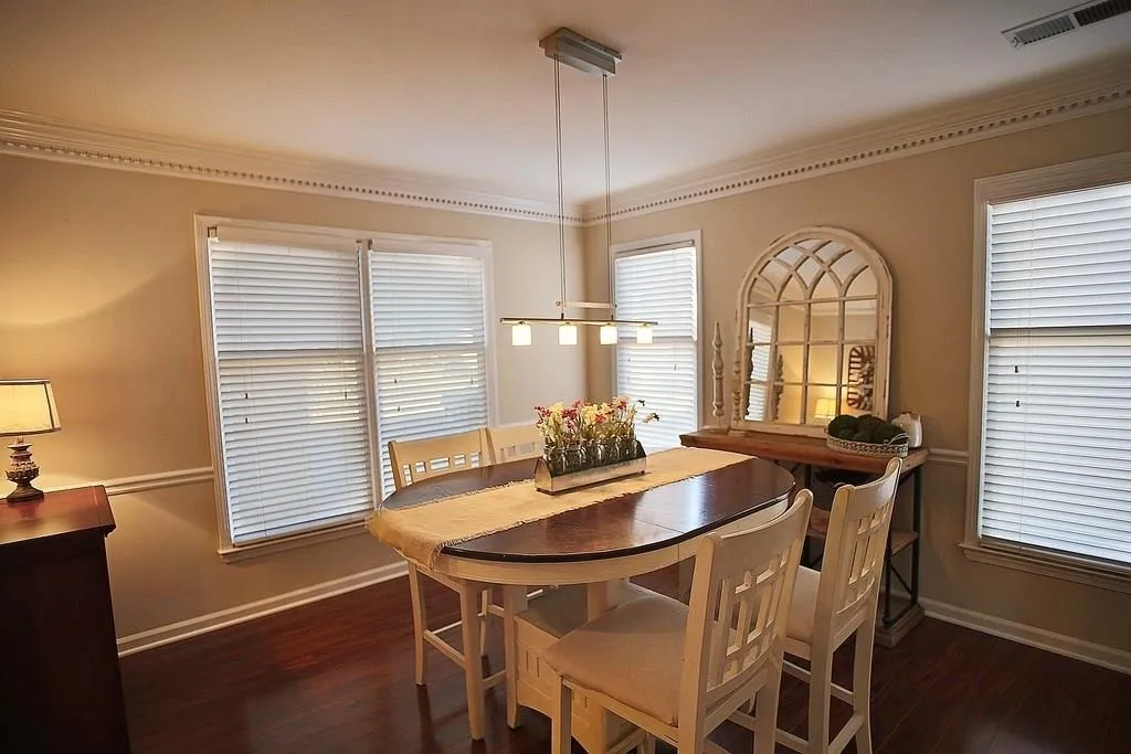8950 Carroll Manor Drive, Dunwoody, Georgia 30350, 3 Bedrooms Bedrooms, ,2 BathroomsBathrooms,Residential,Sold,8950 Carroll Manor Drive,6120175
