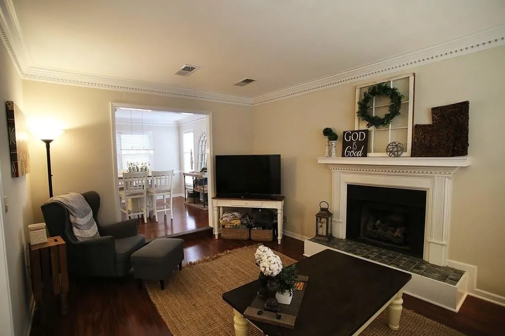 8950 Carroll Manor Drive, Dunwoody, Georgia 30350, 3 Bedrooms Bedrooms, ,2 BathroomsBathrooms,Residential,Sold,8950 Carroll Manor Drive,6120175