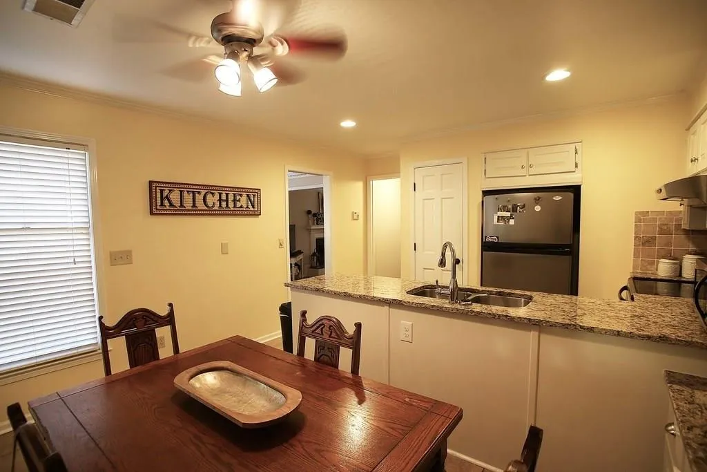 8950 Carroll Manor Drive, Dunwoody, Georgia 30350, 3 Bedrooms Bedrooms, ,2 BathroomsBathrooms,Residential,Sold,8950 Carroll Manor Drive,6120175