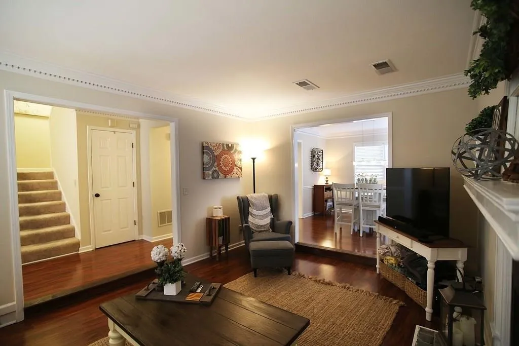 8950 Carroll Manor Drive, Dunwoody, Georgia 30350, 3 Bedrooms Bedrooms, ,2 BathroomsBathrooms,Residential,Sold,8950 Carroll Manor Drive,6120175