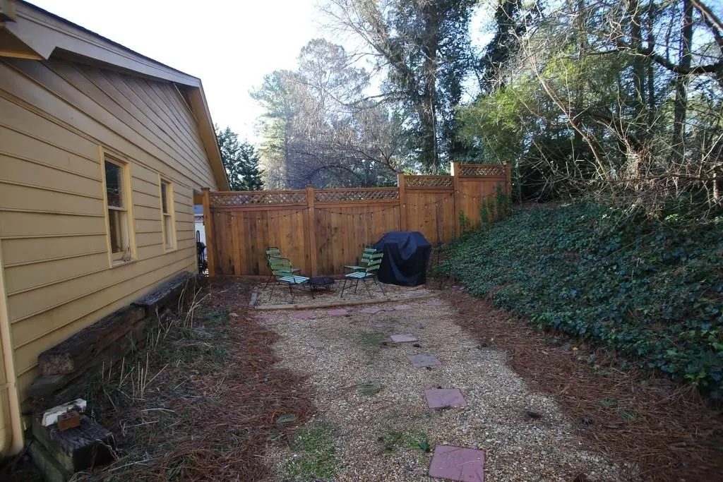 8950 Carroll Manor Drive, Dunwoody, Georgia 30350, 3 Bedrooms Bedrooms, ,2 BathroomsBathrooms,Residential,Sold,8950 Carroll Manor Drive,6120175