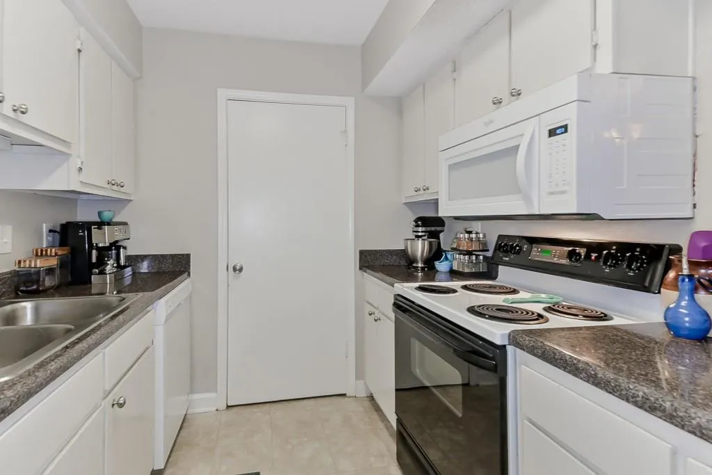 9005 Wingate Way, Sandy Springs, Georgia 30350, 1 Bedroom Bedrooms, ,1 BathroomBathrooms,Residential,Sold,9005 Wingate Way,6542498