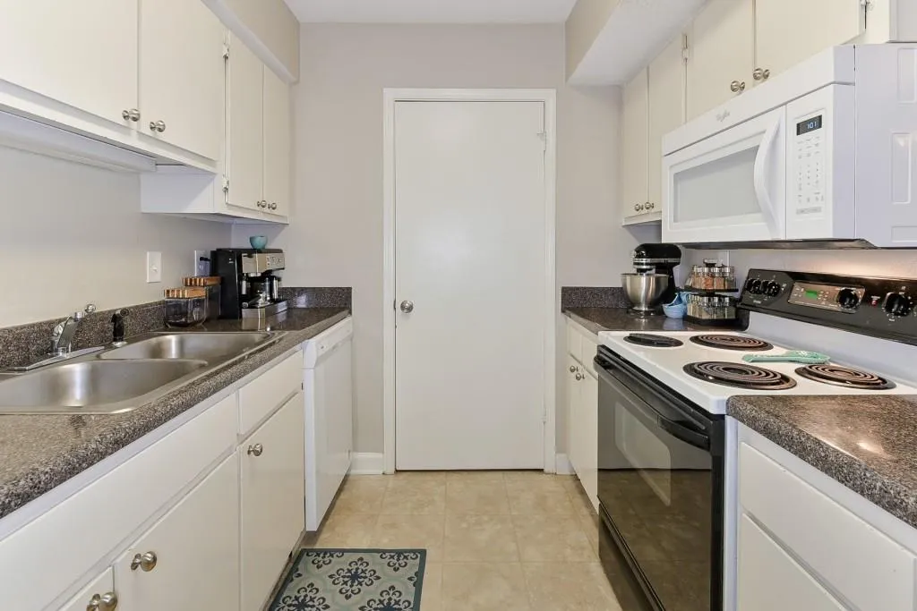 9005 Wingate Way, Sandy Springs, Georgia 30350, 1 Bedroom Bedrooms, ,1 BathroomBathrooms,Residential,Sold,9005 Wingate Way,6542498