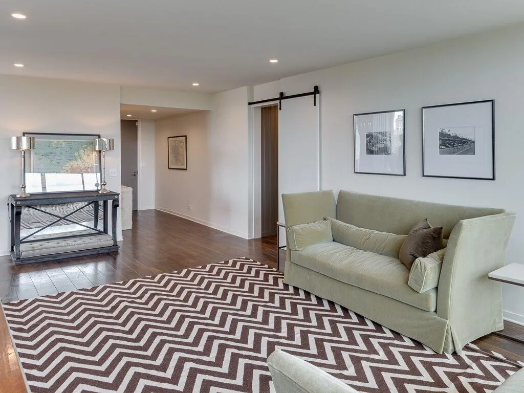 2575 Peachtree Road Ne Unit 12e, Atlanta, Georgia 30305, 2 Bedrooms Bedrooms, ,2 BathroomsBathrooms,Residential,Sold,2575 Peachtree Road Ne Unit 12e,5987125