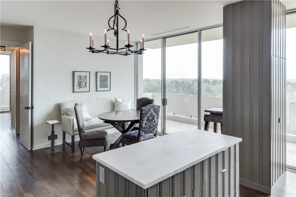 2575 Peachtree Road Ne Unit 12e, Atlanta, Georgia 30305, 2 Bedrooms Bedrooms, ,2 BathroomsBathrooms,Residential,Sold,2575 Peachtree Road Ne Unit 12e,5987125