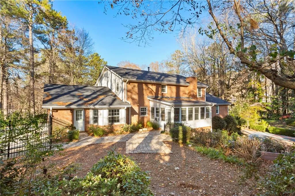 1879 Old Dominion Drive, Sandy Springs, Georgia 30350, 6 Bedrooms Bedrooms, ,4 BathroomsBathrooms,Residential,Sold,1879 Old Dominion Drive,6817697