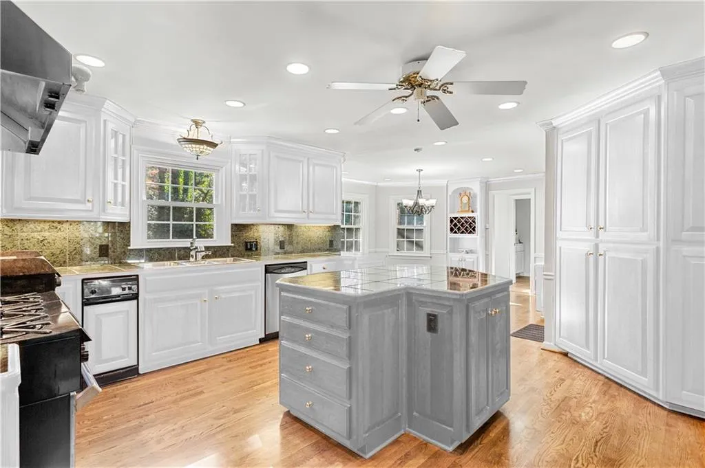 1879 Old Dominion Drive, Sandy Springs, Georgia 30350, 6 Bedrooms Bedrooms, ,4 BathroomsBathrooms,Residential,Sold,1879 Old Dominion Drive,6817697