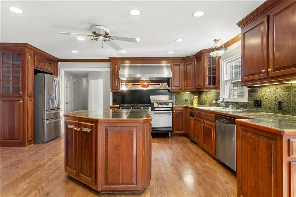 1879 Old Dominion Drive, Sandy Springs, Georgia 30350, 6 Bedrooms Bedrooms, ,4 BathroomsBathrooms,Residential,Sold,1879 Old Dominion Drive,6817697