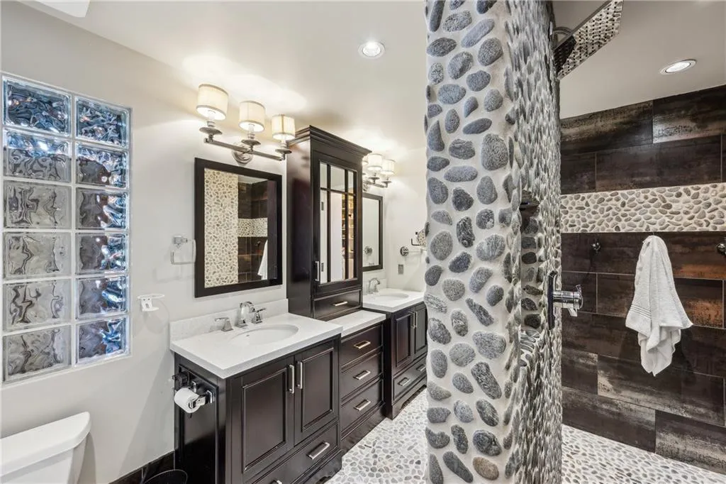 3180 Mathieson Drive Ne Unit 1001, Atlanta, Georgia 30305, 2 Bedrooms Bedrooms, ,2 BathroomsBathrooms,Residential,For Sale,3180 Mathieson Drive Ne Unit 1001,7575942
