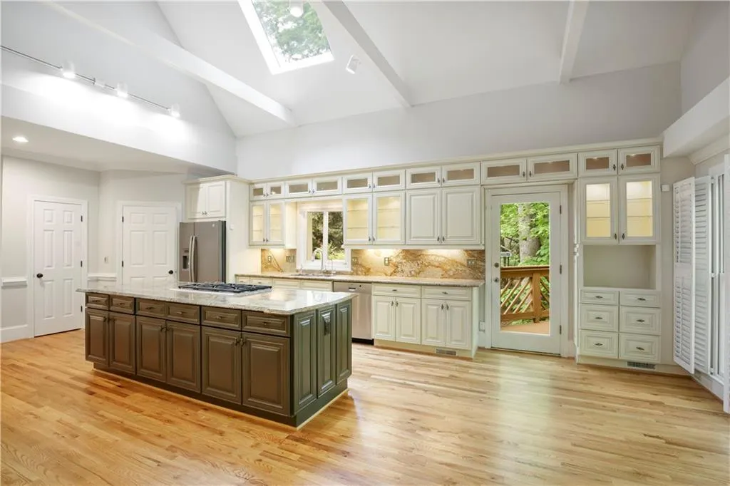 430 Hadley Court, Sandy Springs, Georgia 30350, 5 Bedrooms Bedrooms, ,5 BathroomsBathrooms,Residential,Sold,430 Hadley Court,7213917