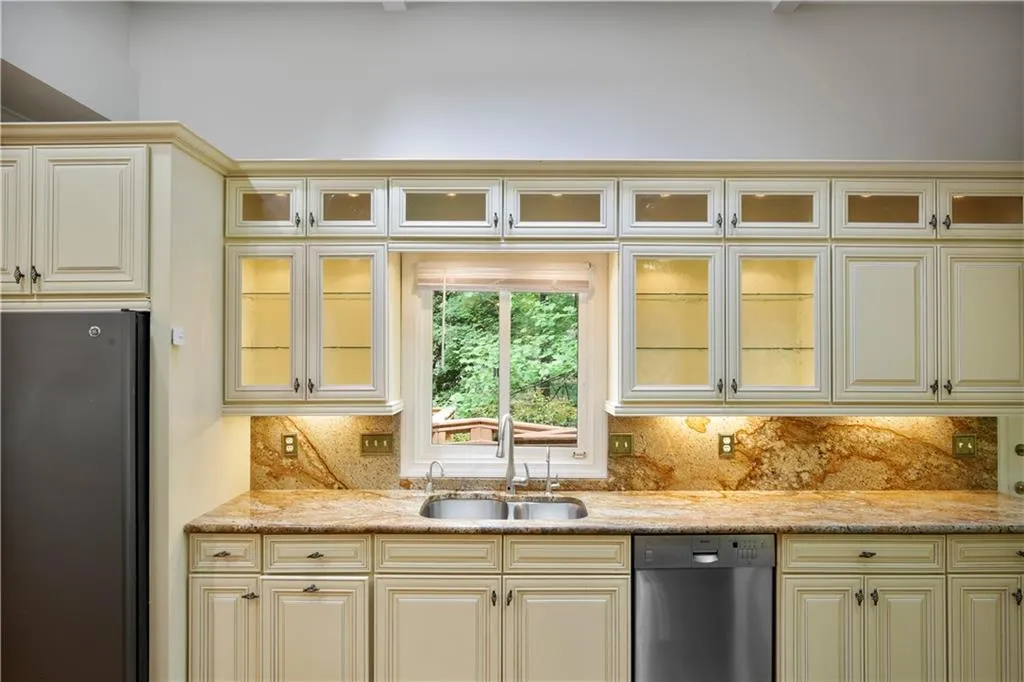 430 Hadley Court, Sandy Springs, Georgia 30350, 5 Bedrooms Bedrooms, ,5 BathroomsBathrooms,Residential,Sold,430 Hadley Court,7213917