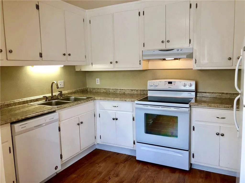 330 Winding River Drive Unit I, Atlanta, Georgia 30350, 3 Bedrooms Bedrooms, ,2 BathroomsBathrooms,Residential,Sold,330 Winding River Drive Unit I,6057887