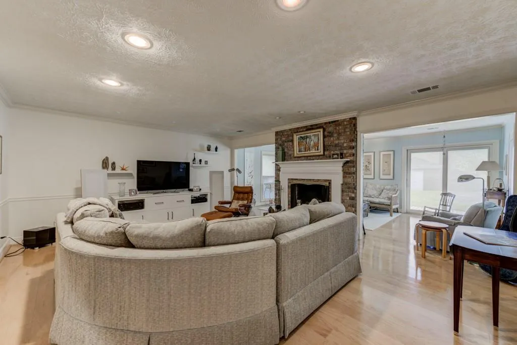 5750 Riverwood Drive, Sandy Springs, Georgia 30328, 3 Bedrooms Bedrooms, ,2 BathroomsBathrooms,Residential,Sold,5750 Riverwood Drive,6534482