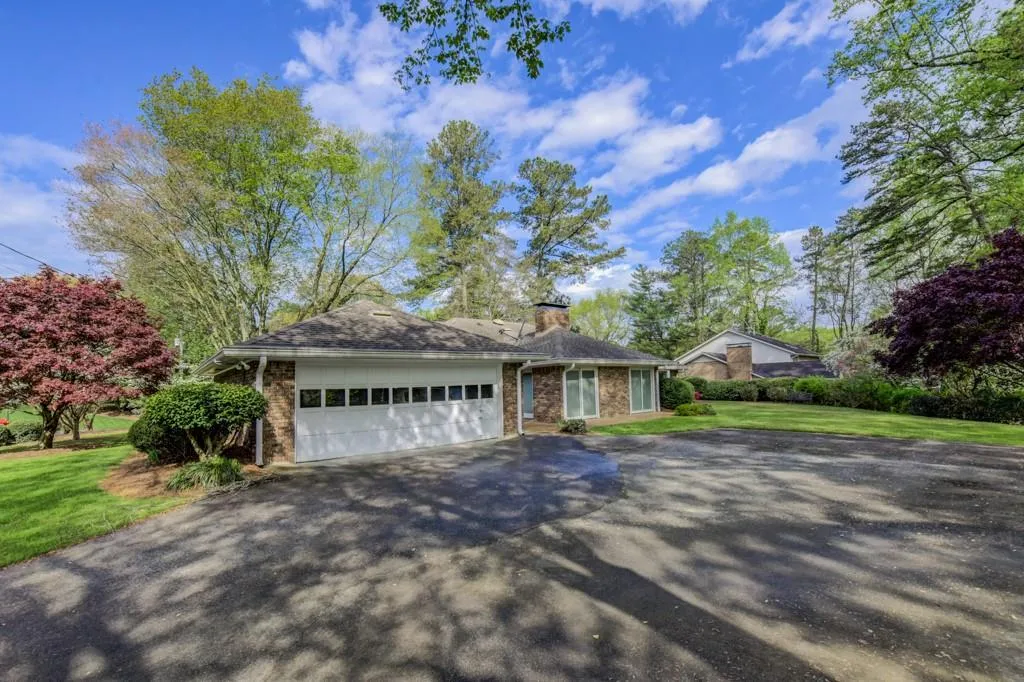 5750 Riverwood Drive, Sandy Springs, Georgia 30328, 3 Bedrooms Bedrooms, ,2 BathroomsBathrooms,Residential,Sold,5750 Riverwood Drive,6534482