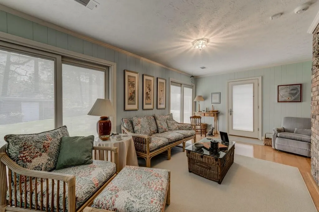 5750 Riverwood Drive, Sandy Springs, Georgia 30328, 3 Bedrooms Bedrooms, ,2 BathroomsBathrooms,Residential,Sold,5750 Riverwood Drive,6534482