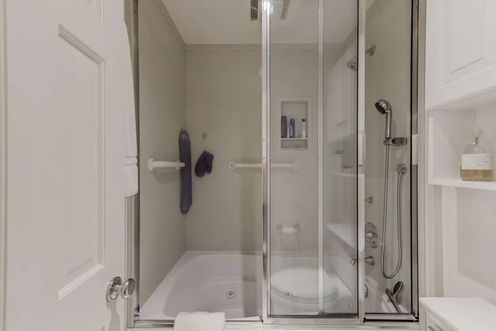 5750 Riverwood Drive, Sandy Springs, Georgia 30328, 3 Bedrooms Bedrooms, ,2 BathroomsBathrooms,Residential,Sold,5750 Riverwood Drive,6534482