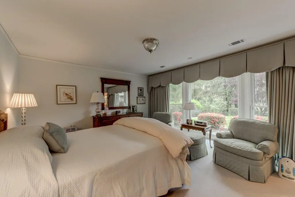 5750 Riverwood Drive, Sandy Springs, Georgia 30328, 3 Bedrooms Bedrooms, ,2 BathroomsBathrooms,Residential,Sold,5750 Riverwood Drive,6534482