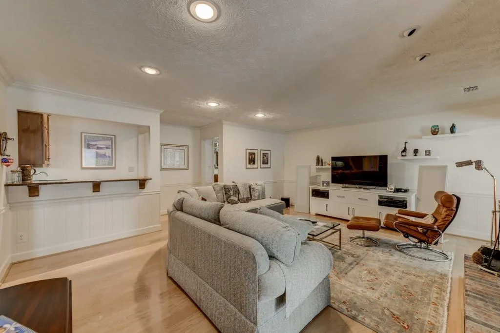 5750 Riverwood Drive, Sandy Springs, Georgia 30328, 3 Bedrooms Bedrooms, ,2 BathroomsBathrooms,Residential,Sold,5750 Riverwood Drive,6534482