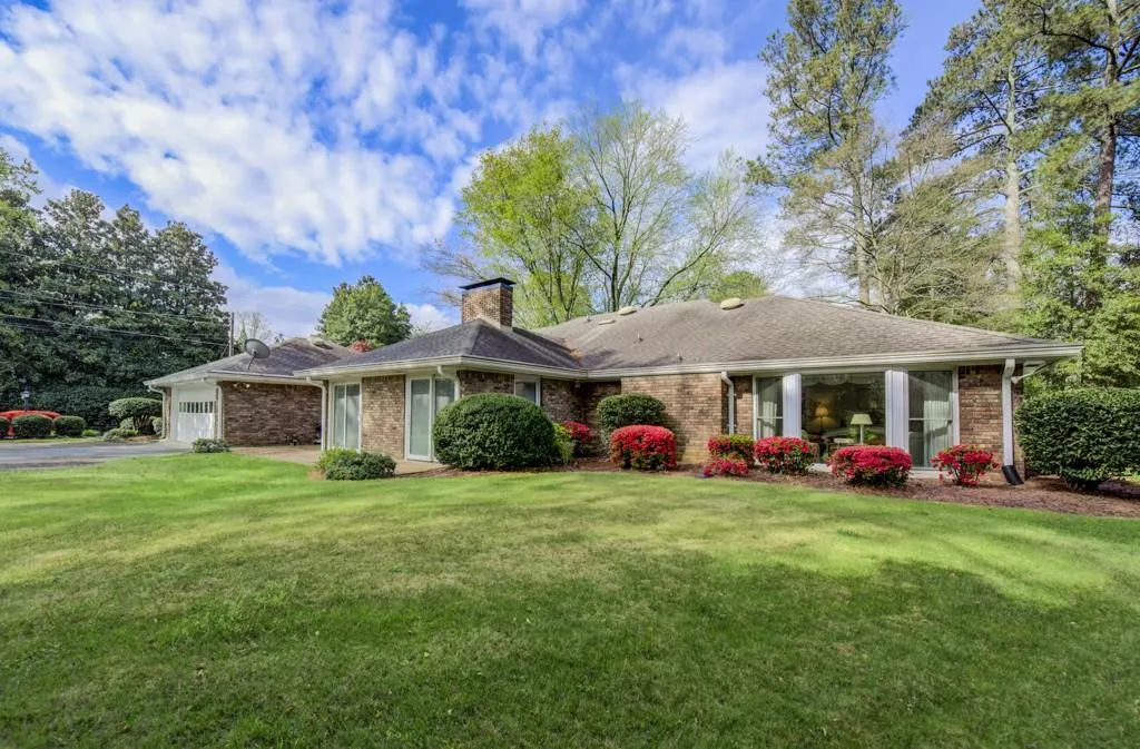 5750 Riverwood Drive, Sandy Springs, Georgia 30328, 3 Bedrooms Bedrooms, ,2 BathroomsBathrooms,Residential,Sold,5750 Riverwood Drive,6534482