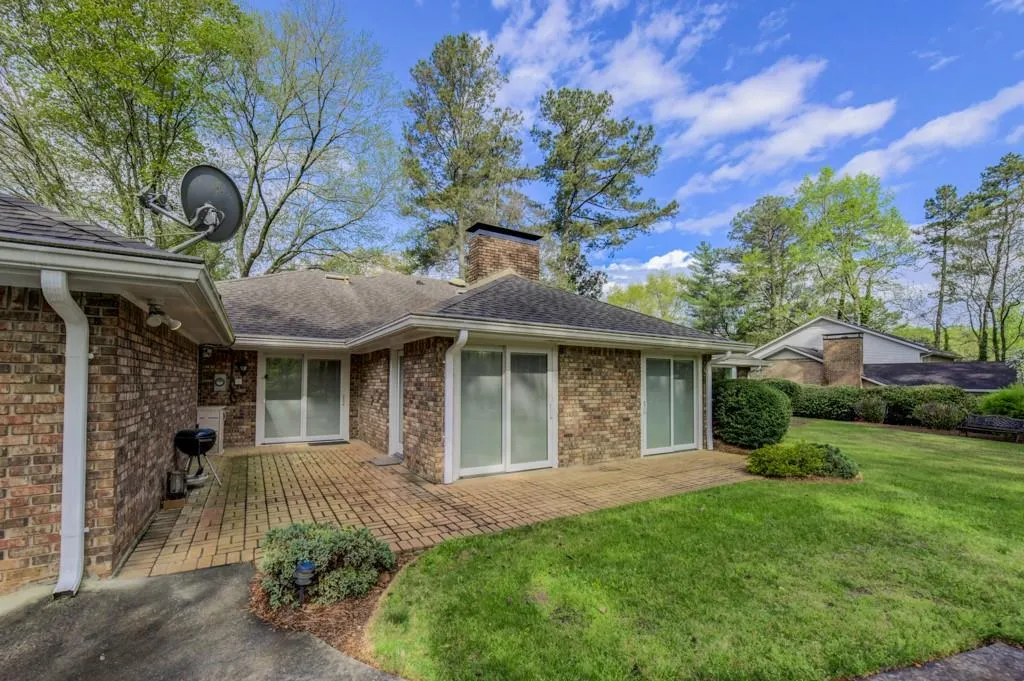 5750 Riverwood Drive, Sandy Springs, Georgia 30328, 3 Bedrooms Bedrooms, ,2 BathroomsBathrooms,Residential,Sold,5750 Riverwood Drive,6534482