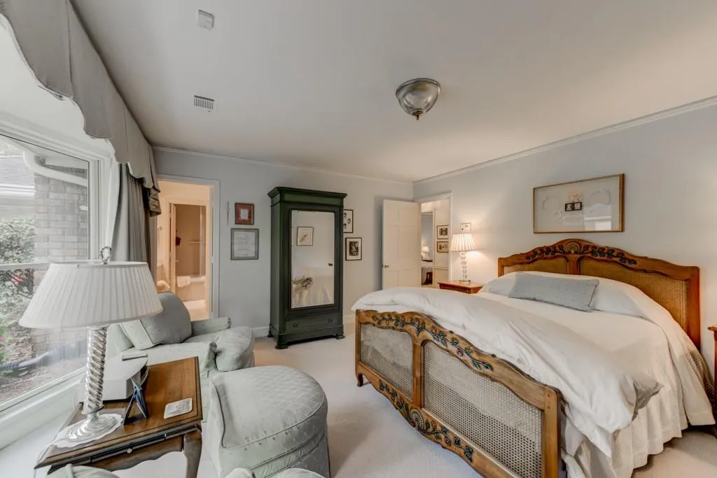 5750 Riverwood Drive, Sandy Springs, Georgia 30328, 3 Bedrooms Bedrooms, ,2 BathroomsBathrooms,Residential,Sold,5750 Riverwood Drive,6534482