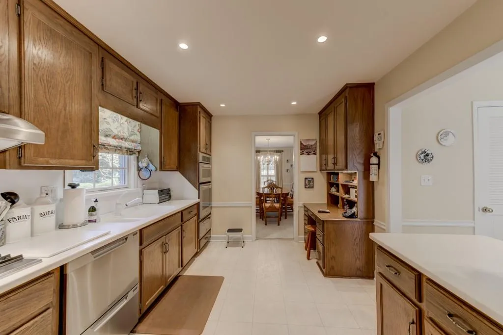 5750 Riverwood Drive, Sandy Springs, Georgia 30328, 3 Bedrooms Bedrooms, ,2 BathroomsBathrooms,Residential,Sold,5750 Riverwood Drive,6534482