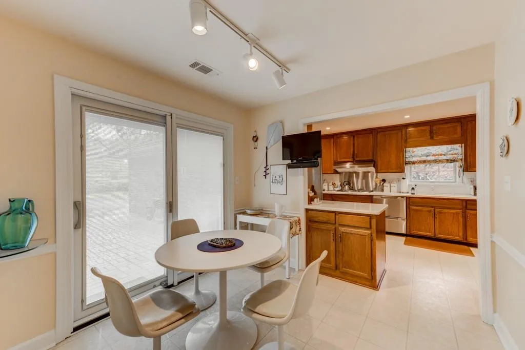 5750 Riverwood Drive, Sandy Springs, Georgia 30328, 3 Bedrooms Bedrooms, ,2 BathroomsBathrooms,Residential,Sold,5750 Riverwood Drive,6534482