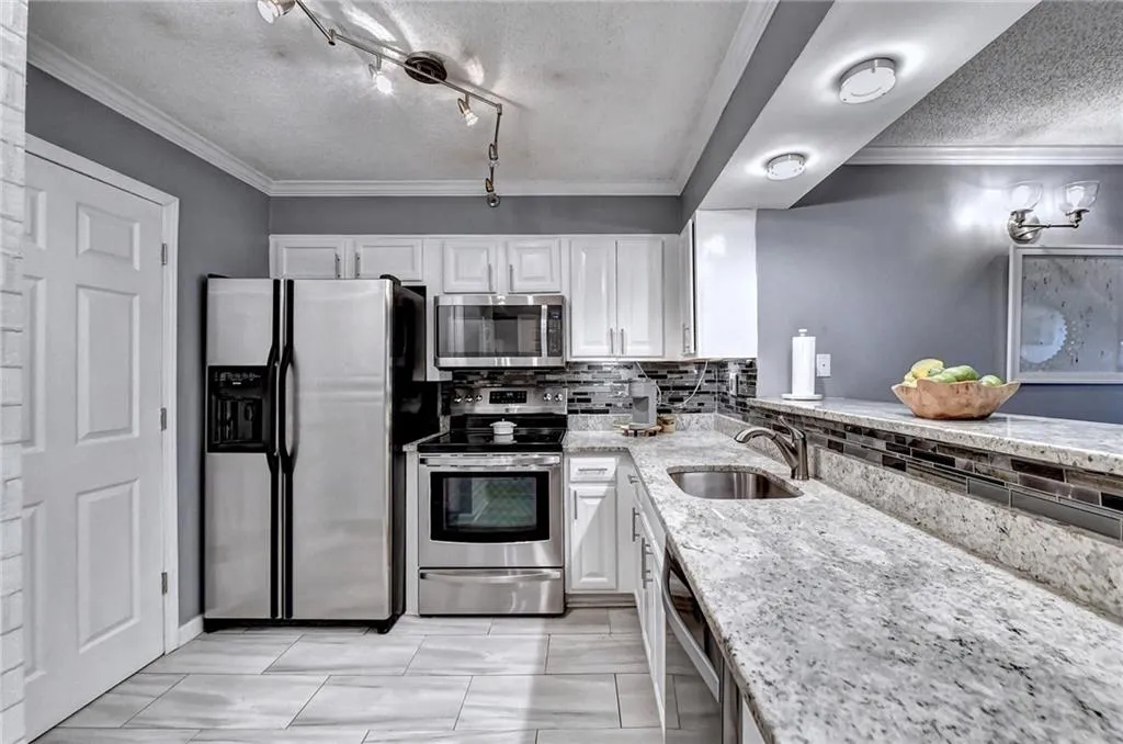 795 Hammond Drive Unit 201, Atlanta, Georgia 30328, 2 Bedrooms Bedrooms, ,1 BathroomBathrooms,Residential,Sold,795 Hammond Drive Unit 201,7208733