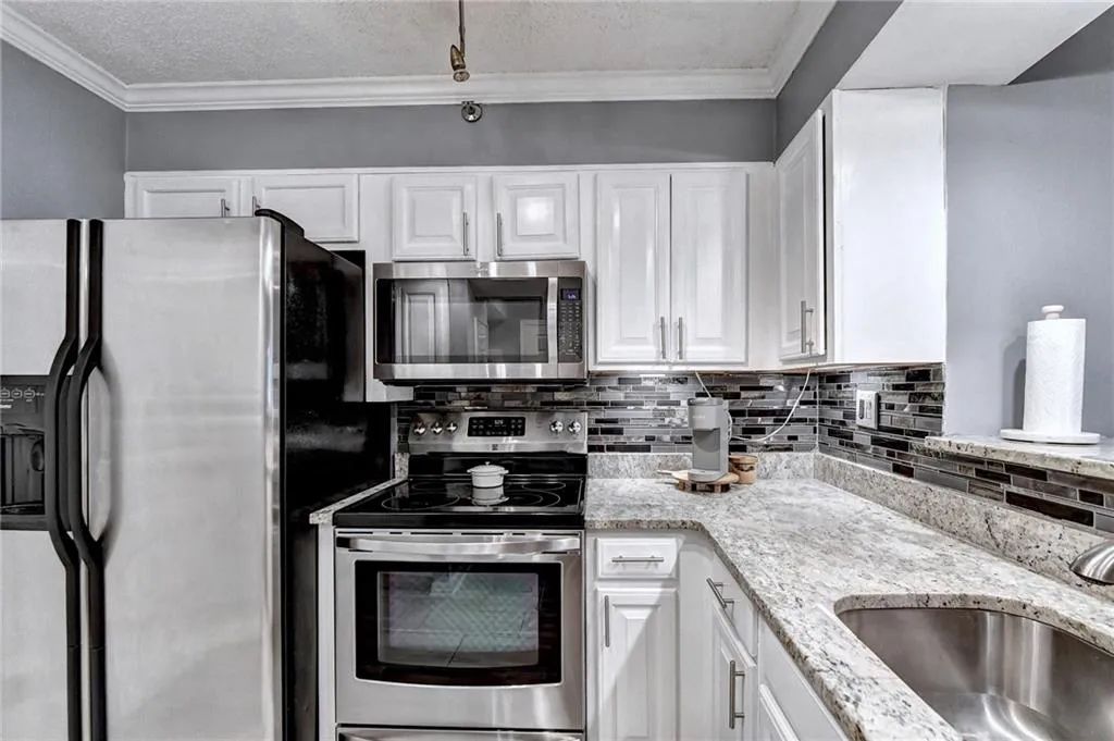 795 Hammond Drive Unit 201, Atlanta, Georgia 30328, 2 Bedrooms Bedrooms, ,1 BathroomBathrooms,Residential,Sold,795 Hammond Drive Unit 201,7208733