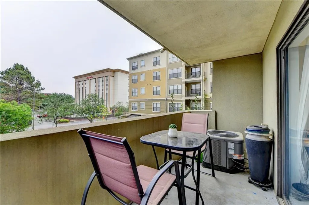 795 Hammond Drive Unit 201, Atlanta, Georgia 30328, 2 Bedrooms Bedrooms, ,1 BathroomBathrooms,Residential,Sold,795 Hammond Drive Unit 201,7208733