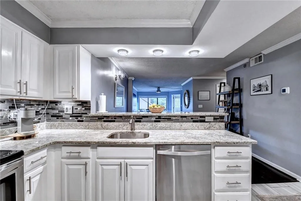 795 Hammond Drive Unit 201, Atlanta, Georgia 30328, 2 Bedrooms Bedrooms, ,1 BathroomBathrooms,Residential,Sold,795 Hammond Drive Unit 201,7208733