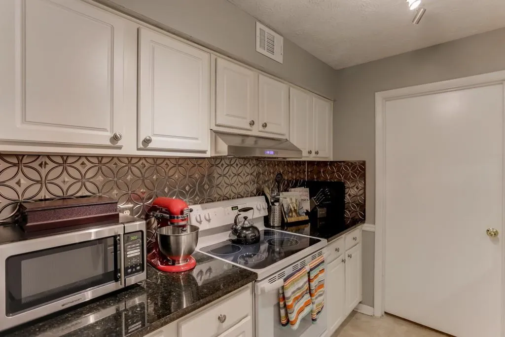 5151 Roswell Road Unit 7, Atlanta, Georgia 30342, 2 Bedrooms Bedrooms, ,2 BathroomsBathrooms,Residential,Sold,5151 Roswell Road Unit 7,5991922