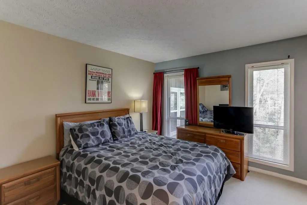 5151 Roswell Road Unit 7, Atlanta, Georgia 30342, 2 Bedrooms Bedrooms, ,2 BathroomsBathrooms,Residential,Sold,5151 Roswell Road Unit 7,5991922