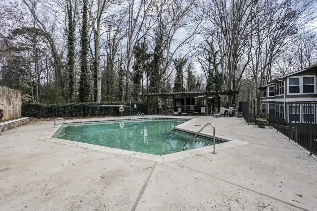 5151 Roswell Road Unit 7, Atlanta, Georgia 30342, 2 Bedrooms Bedrooms, ,2 BathroomsBathrooms,Residential,Sold,5151 Roswell Road Unit 7,5991922