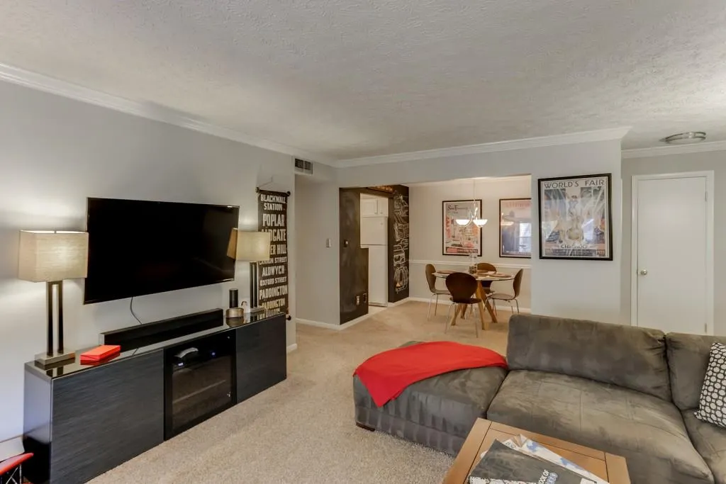 5151 Roswell Road Unit 7, Atlanta, Georgia 30342, 2 Bedrooms Bedrooms, ,2 BathroomsBathrooms,Residential,Sold,5151 Roswell Road Unit 7,5991922