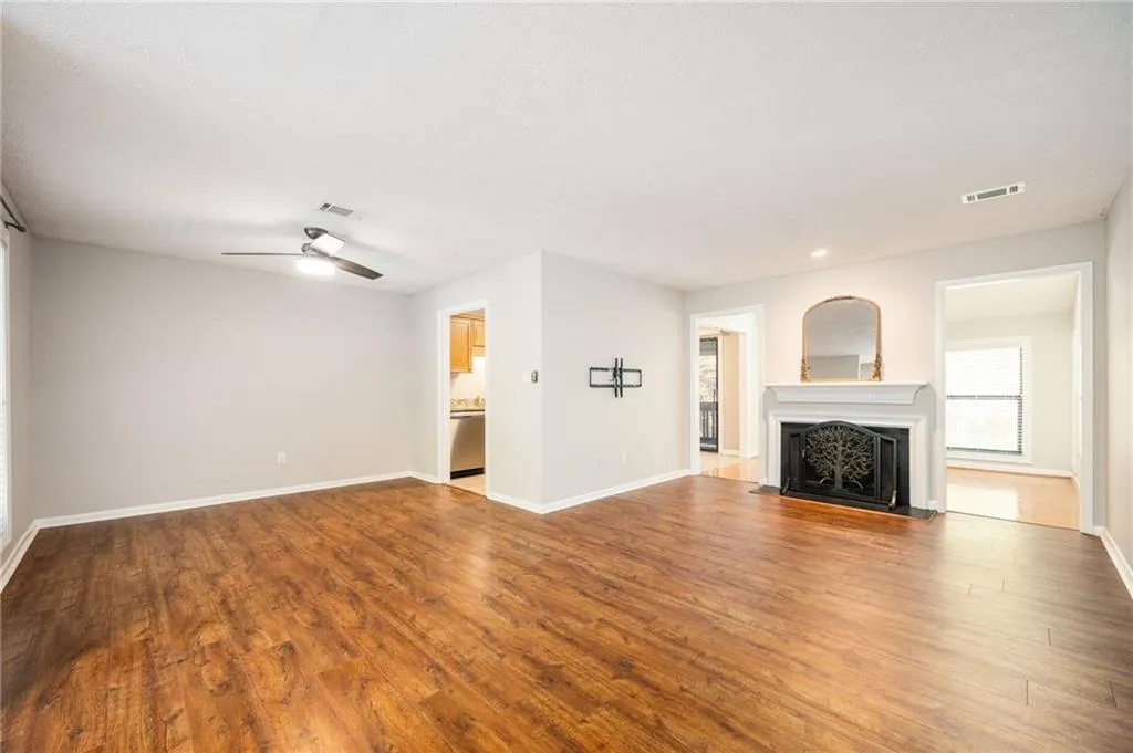 8740 Roswell Road Unit 10d, Sandy Springs, Georgia 30350, 3 Bedrooms Bedrooms, ,2 BathroomsBathrooms,Residential,Sold,8740 Roswell Road Unit 10d,7476347