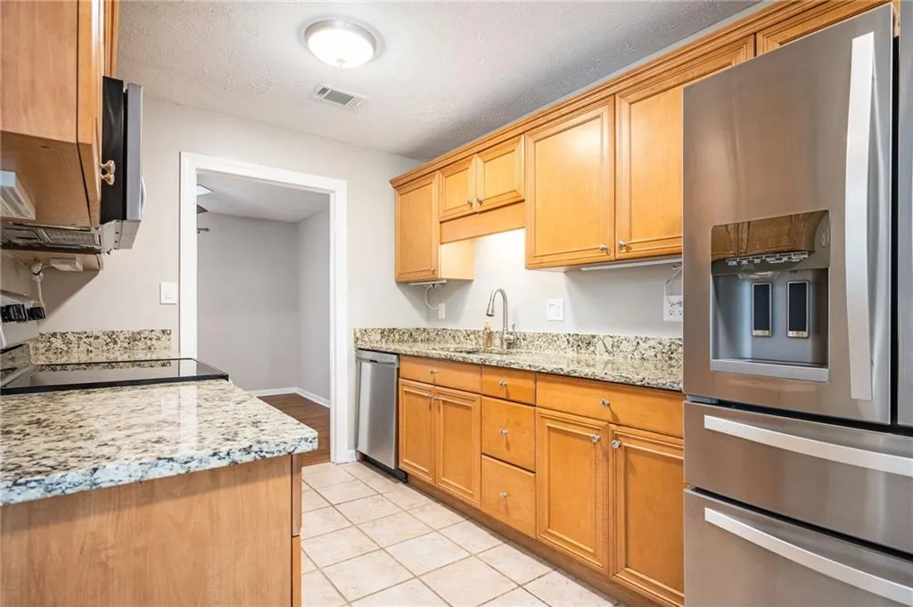 8740 Roswell Road Unit 10d, Sandy Springs, Georgia 30350, 3 Bedrooms Bedrooms, ,2 BathroomsBathrooms,Residential,Sold,8740 Roswell Road Unit 10d,7476347