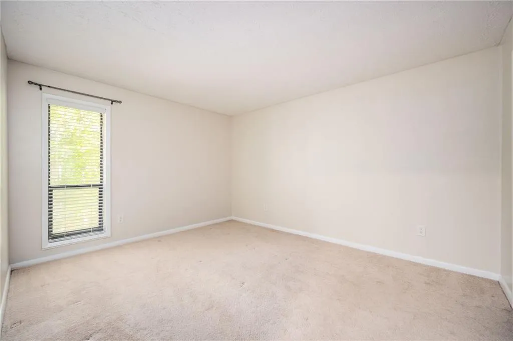 8740 Roswell Road Unit 10d, Sandy Springs, Georgia 30350, 3 Bedrooms Bedrooms, ,2 BathroomsBathrooms,Residential,Sold,8740 Roswell Road Unit 10d,7476347