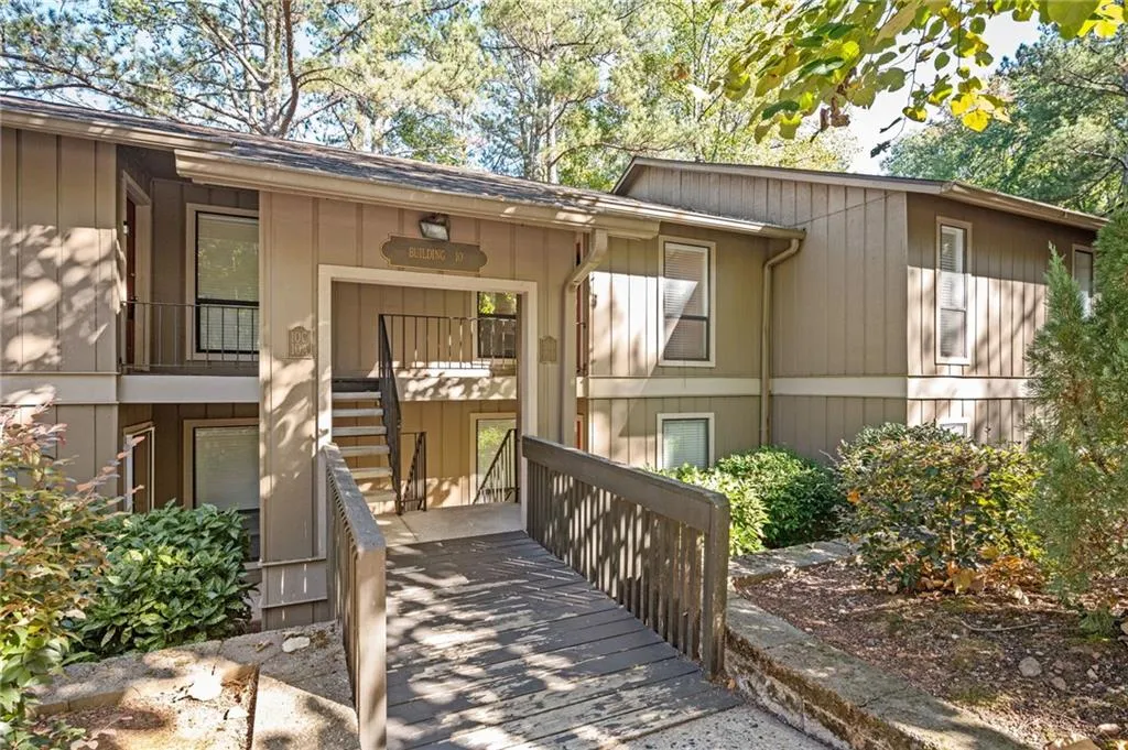 8740 Roswell Road Unit 10d, Sandy Springs, Georgia 30350, 3 Bedrooms Bedrooms, ,2 BathroomsBathrooms,Residential,Sold,8740 Roswell Road Unit 10d,7476347