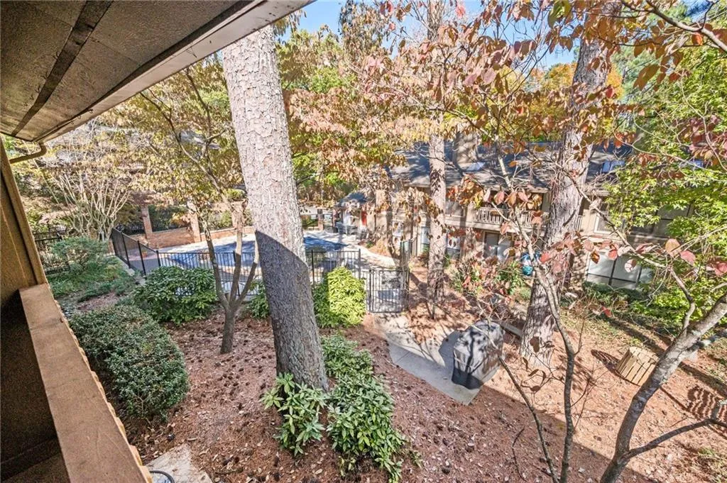 8740 Roswell Road Unit 10d, Sandy Springs, Georgia 30350, 3 Bedrooms Bedrooms, ,2 BathroomsBathrooms,Residential,Sold,8740 Roswell Road Unit 10d,7476347