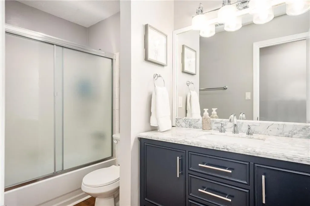 8740 Roswell Road Unit 10d, Sandy Springs, Georgia 30350, 3 Bedrooms Bedrooms, ,2 BathroomsBathrooms,Residential,Sold,8740 Roswell Road Unit 10d,7476347