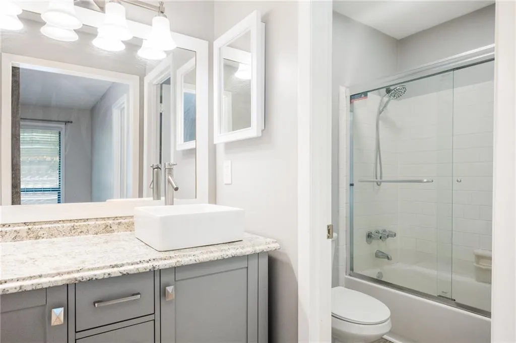 8740 Roswell Road Unit 10d, Sandy Springs, Georgia 30350, 3 Bedrooms Bedrooms, ,2 BathroomsBathrooms,Residential,Sold,8740 Roswell Road Unit 10d,7476347