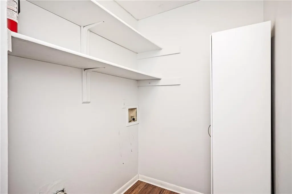 8740 Roswell Road Unit 10d, Sandy Springs, Georgia 30350, 3 Bedrooms Bedrooms, ,2 BathroomsBathrooms,Residential,Sold,8740 Roswell Road Unit 10d,7476347