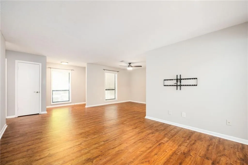 8740 Roswell Road Unit 10d, Sandy Springs, Georgia 30350, 3 Bedrooms Bedrooms, ,2 BathroomsBathrooms,Residential,Sold,8740 Roswell Road Unit 10d,7476347