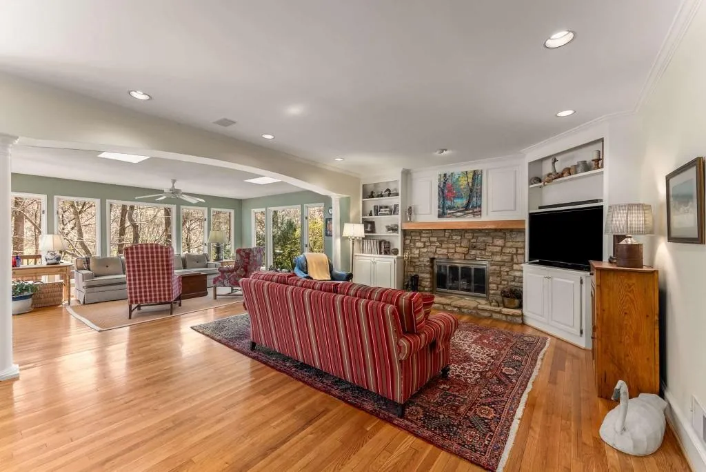 9835 Trace Valley, Sandy Springs, Georgia 30350, 5 Bedrooms Bedrooms, ,4 BathroomsBathrooms,Residential,Sold,9835 Trace Valley,7547664