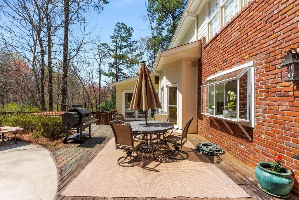 9835 Trace Valley, Sandy Springs, Georgia 30350, 5 Bedrooms Bedrooms, ,4 BathroomsBathrooms,Residential,Sold,9835 Trace Valley,7547664