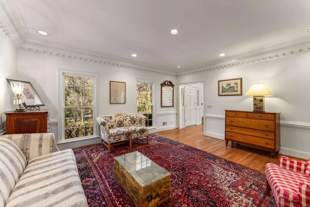 9835 Trace Valley, Sandy Springs, Georgia 30350, 5 Bedrooms Bedrooms, ,4 BathroomsBathrooms,Residential,Sold,9835 Trace Valley,7547664