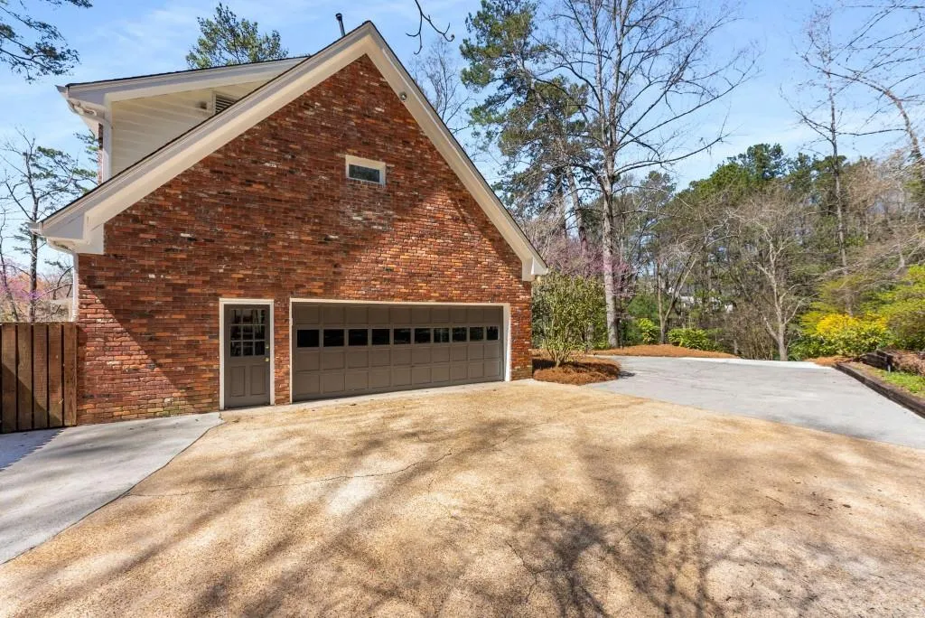 9835 Trace Valley, Sandy Springs, Georgia 30350, 5 Bedrooms Bedrooms, ,4 BathroomsBathrooms,Residential,Sold,9835 Trace Valley,7547664