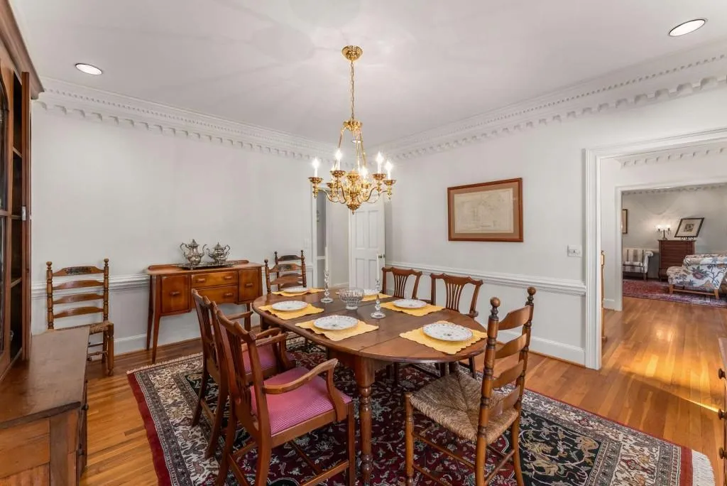 9835 Trace Valley, Sandy Springs, Georgia 30350, 5 Bedrooms Bedrooms, ,4 BathroomsBathrooms,Residential,Sold,9835 Trace Valley,7547664