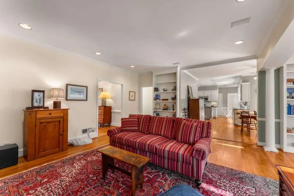 9835 Trace Valley, Sandy Springs, Georgia 30350, 5 Bedrooms Bedrooms, ,4 BathroomsBathrooms,Residential,Sold,9835 Trace Valley,7547664